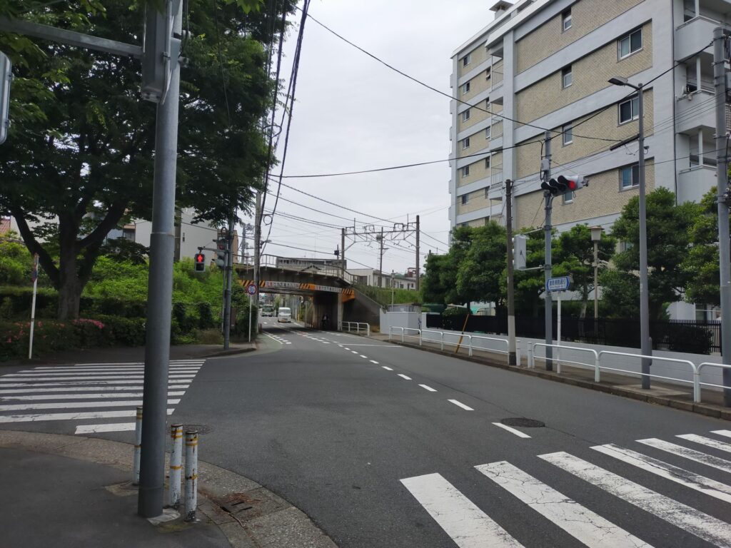 豊島病院前通りのガード