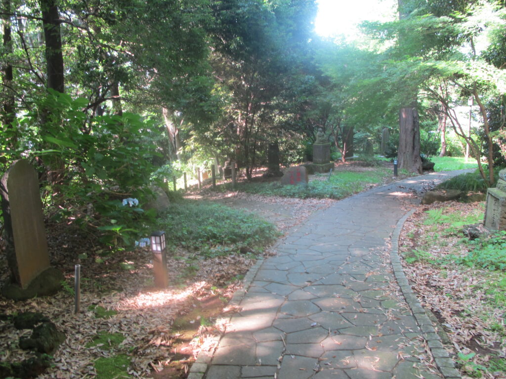 東圓寺不動堂に向う