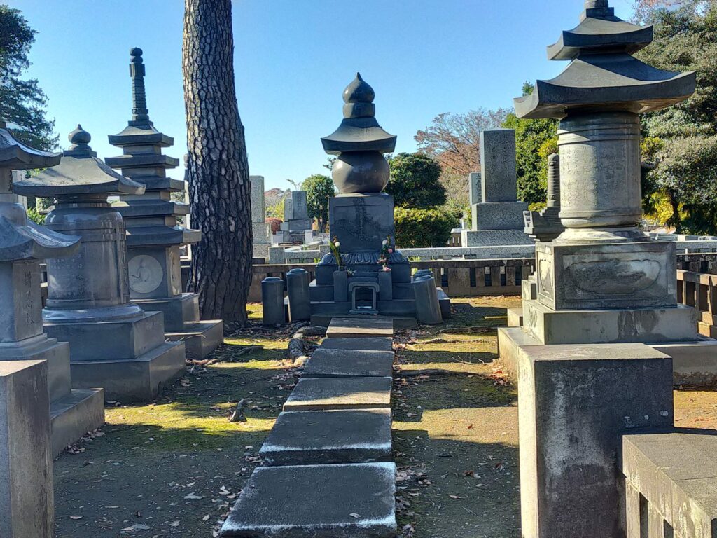 多磨霊園の根津家墓所